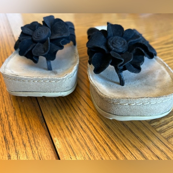 Earth Origins Black Leather Flower Sandals Comfortable Foot Support. Size 8 - Picture 6 of 10